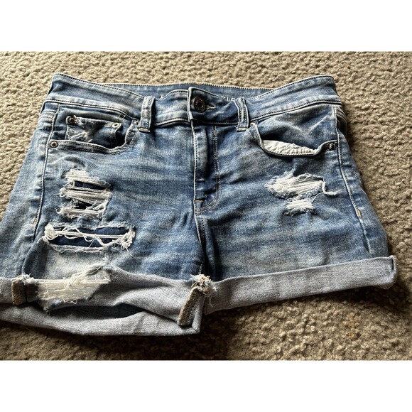 American Eagle Women’s Size 10 Next Level Stretch Distressed Shortie - Picture 1 of 4